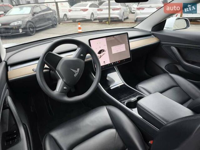 Белый Тесла Model Y, объемом двигателя 0 л и пробегом 126 тыс. км за 19999 $, фото 48 на Automoto.ua