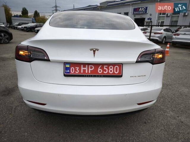 Белый Тесла Model Y, объемом двигателя 0 л и пробегом 126 тыс. км за 19999 $, фото 16 на Automoto.ua