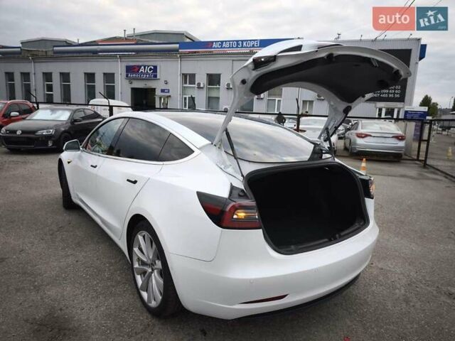 Белый Тесла Model Y, объемом двигателя 0 л и пробегом 126 тыс. км за 19999 $, фото 53 на Automoto.ua