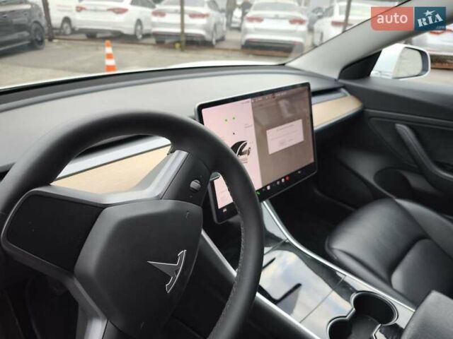 Белый Тесла Model Y, объемом двигателя 0 л и пробегом 126 тыс. км за 19999 $, фото 40 на Automoto.ua
