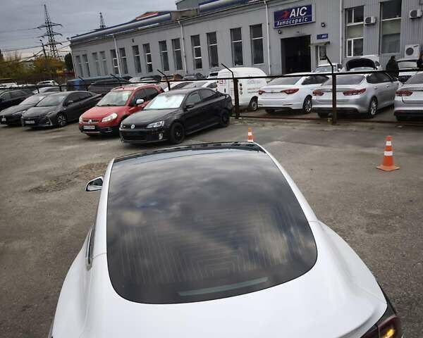 Белый Тесла Model Y, объемом двигателя 0 л и пробегом 126 тыс. км за 19999 $, фото 10 на Automoto.ua