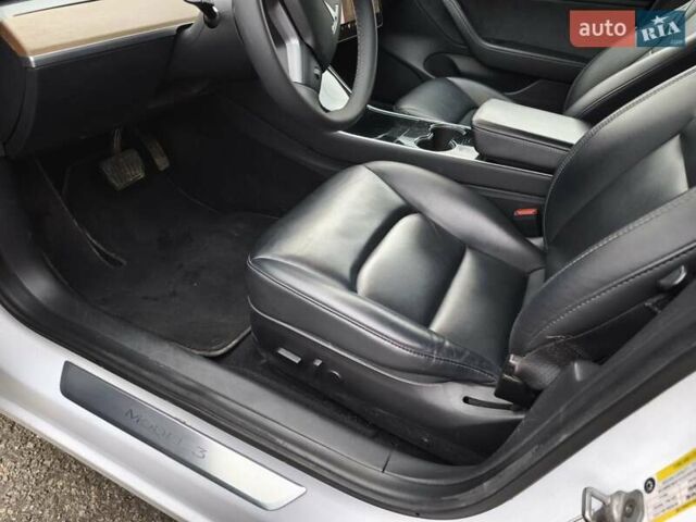 Белый Тесла Model Y, объемом двигателя 0 л и пробегом 126 тыс. км за 19999 $, фото 43 на Automoto.ua