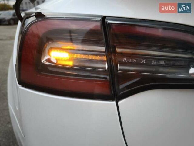 Белый Тесла Model Y, объемом двигателя 0 л и пробегом 126 тыс. км за 19999 $, фото 34 на Automoto.ua