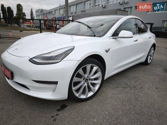 Белый Тесла Model Y, объемом двигателя 0 л и пробегом 126 тыс. км за 19999 $, фото 1 на Automoto.ua