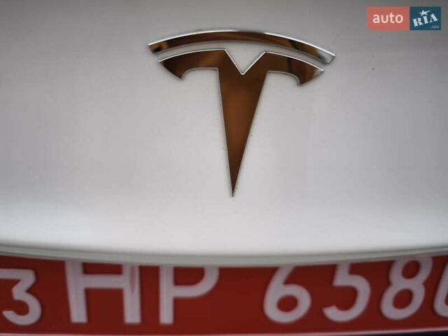 Белый Тесла Model Y, объемом двигателя 0 л и пробегом 126 тыс. км за 19999 $, фото 55 на Automoto.ua