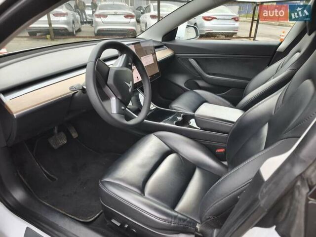 Белый Тесла Model Y, объемом двигателя 0 л и пробегом 126 тыс. км за 19999 $, фото 44 на Automoto.ua