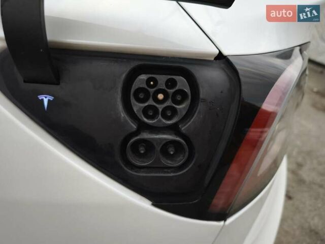Белый Тесла Model Y, объемом двигателя 0 л и пробегом 126 тыс. км за 19999 $, фото 36 на Automoto.ua