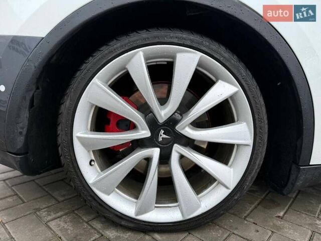 Белый Тесла Model Y, объемом двигателя 0 л и пробегом 142 тыс. км за 18800 $, фото 7 на Automoto.ua
