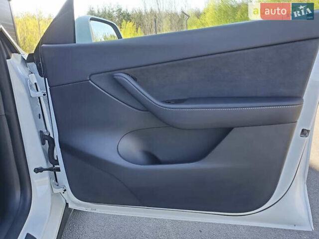 Белый Тесла Model Y, объемом двигателя 0 л и пробегом 9 тыс. км за 33333 $, фото 34 на Automoto.ua