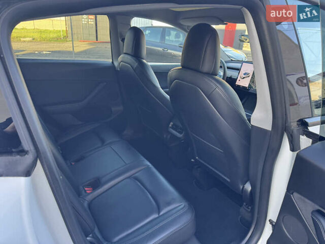 Белый Тесла Model Y, объемом двигателя 0 л и пробегом 110 тыс. км за 21500 $, фото 33 на Automoto.ua