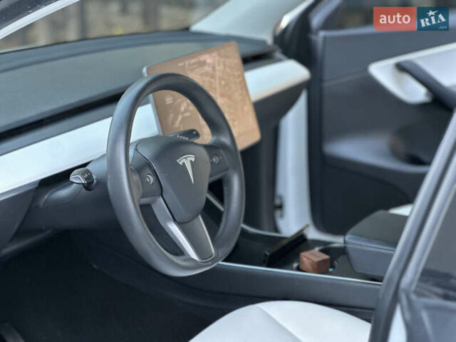 Белый Тесла Model Y, объемом двигателя 0 л и пробегом 118 тыс. км за 21700 $, фото 41 на Automoto.ua