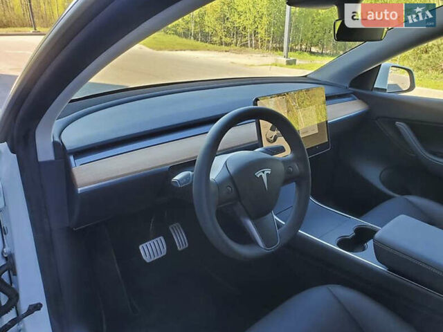 Белый Тесла Model Y, объемом двигателя 0 л и пробегом 9 тыс. км за 33333 $, фото 24 на Automoto.ua
