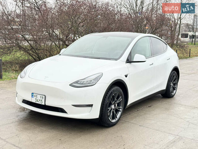 Белый Тесла Model Y, объемом двигателя 0 л и пробегом 77 тыс. км за 25000 $, фото 2 на Automoto.ua