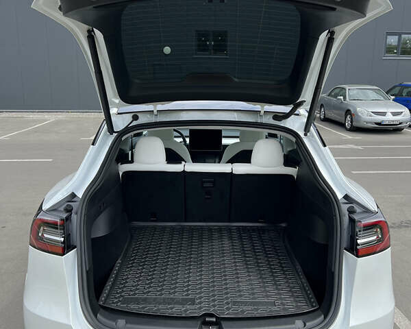Белый Тесла Model Y, объемом двигателя 0 л и пробегом 23 тыс. км за 44000 $, фото 9 на Automoto.ua