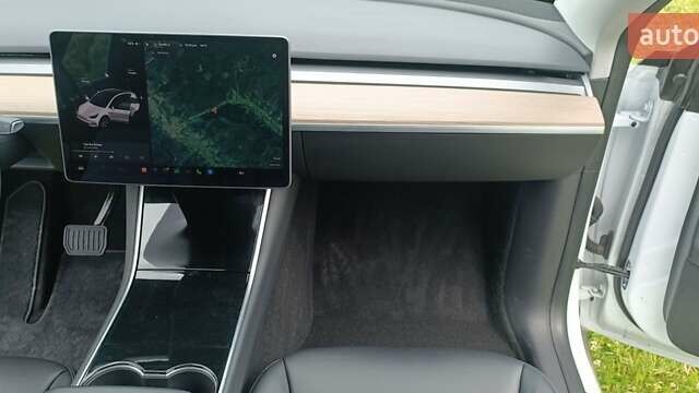 Белый Тесла Model Y, объемом двигателя 0 л и пробегом 60 тыс. км за 25999 $, фото 7 на Automoto.ua