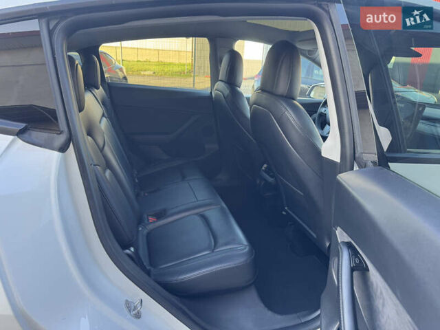Белый Тесла Model Y, объемом двигателя 0 л и пробегом 110 тыс. км за 21500 $, фото 34 на Automoto.ua