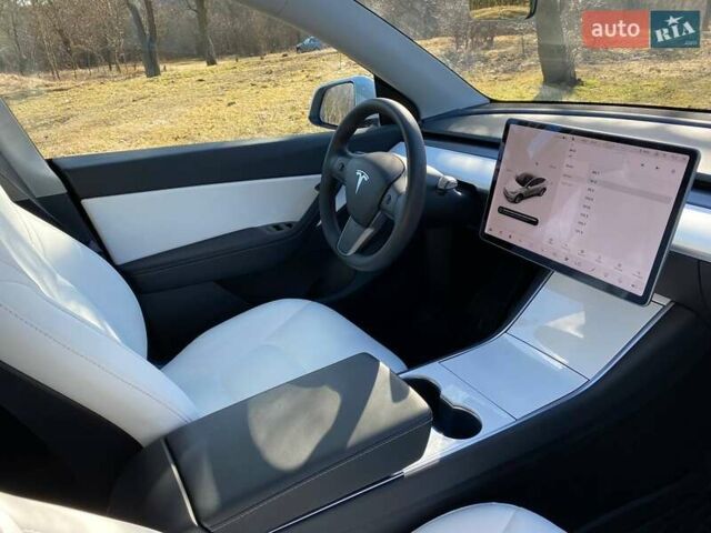 Белый Тесла Model Y, объемом двигателя 0 л и пробегом 30 тыс. км за 35000 $, фото 5 на Automoto.ua