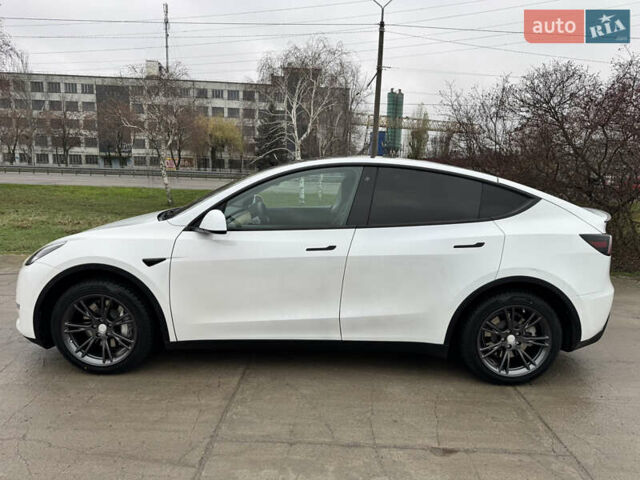 Белый Тесла Model Y, объемом двигателя 0 л и пробегом 77 тыс. км за 25000 $, фото 35 на Automoto.ua