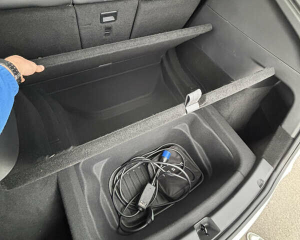 Білий Тесла Model Y, об'ємом двигуна 0 л та пробігом 70 тис. км за 28000 $, фото 19 на Automoto.ua