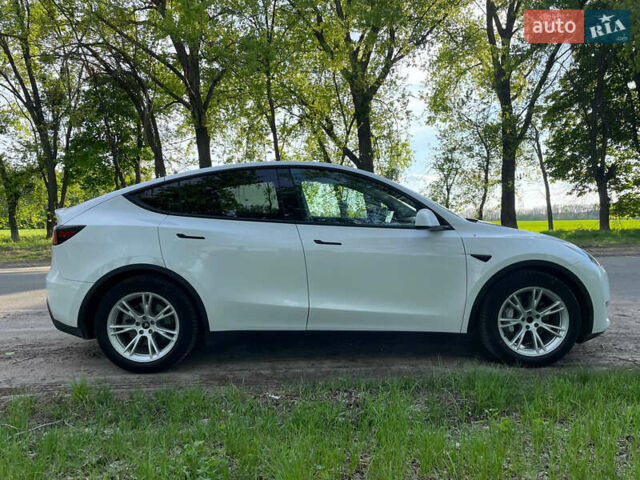 Белый Тесла Model Y, объемом двигателя 0 л и пробегом 80 тыс. км за 38000 $, фото 2 на Automoto.ua