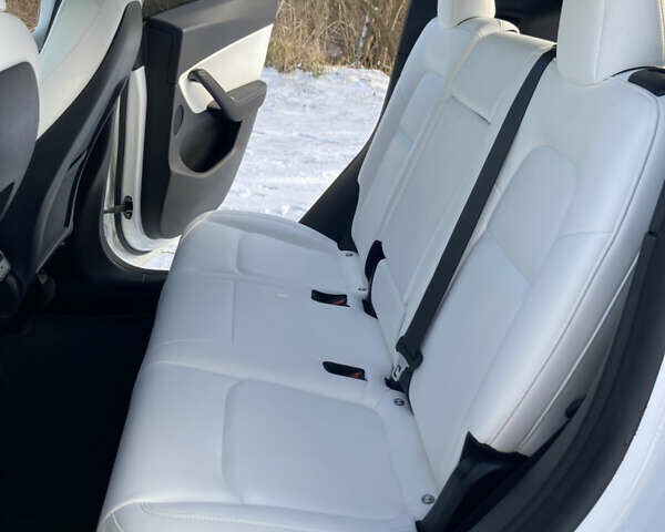 Белый Тесла Model Y, объемом двигателя 0 л и пробегом 40 тыс. км за 28500 $, фото 20 на Automoto.ua