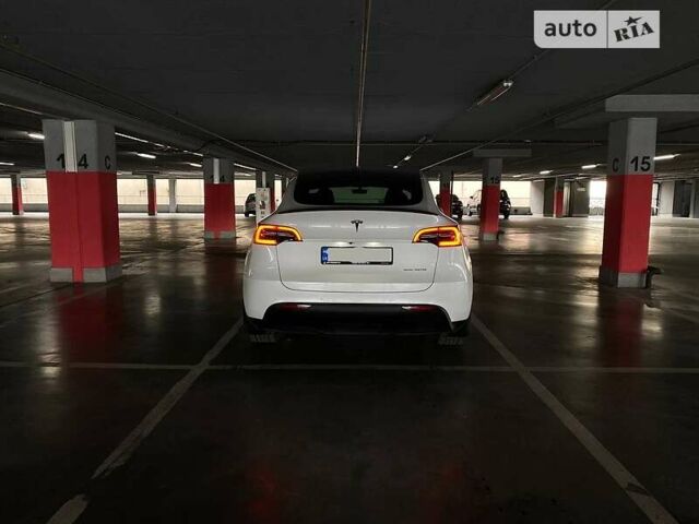 Білий Тесла Model Y, об'ємом двигуна 0 л та пробігом 61 тис. км за 25399 $, фото 4 на Automoto.ua