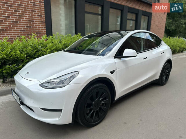 Белый Тесла Model Y, объемом двигателя 0 л и пробегом 53 тыс. км за 23500 $, фото 1 на Automoto.ua