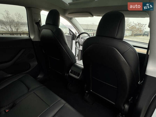 Белый Тесла Model Y, объемом двигателя 0 л и пробегом 77 тыс. км за 25000 $, фото 19 на Automoto.ua