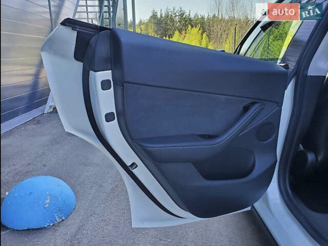 Белый Тесла Model Y, объемом двигателя 0 л и пробегом 9 тыс. км за 33333 $, фото 30 на Automoto.ua