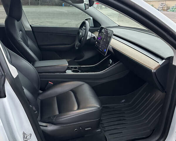 Белый Тесла Model Y, объемом двигателя 0 л и пробегом 85 тыс. км за 22000 $, фото 10 на Automoto.ua