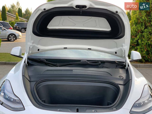 Белый Тесла Model Y, объемом двигателя 0 л и пробегом 35 тыс. км за 26500 $, фото 36 на Automoto.ua