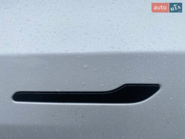 Білий Тесла Model Y, об'ємом двигуна 0 л та пробігом 70 тис. км за 24500 $, фото 24 на Automoto.ua