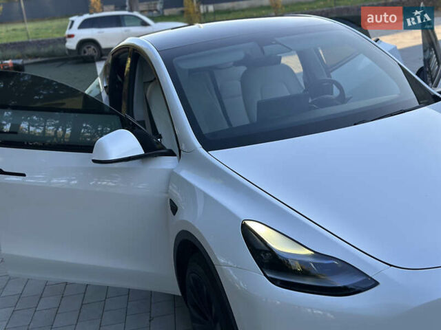 Белый Тесла Model Y, объемом двигателя 0 л и пробегом 118 тыс. км за 21700 $, фото 47 на Automoto.ua