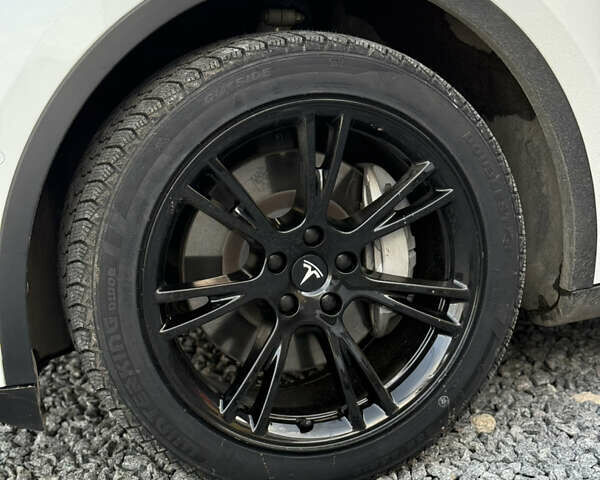 Білий Тесла Model Y, об'ємом двигуна 0 л та пробігом 100 тис. км за 21499 $, фото 6 на Automoto.ua