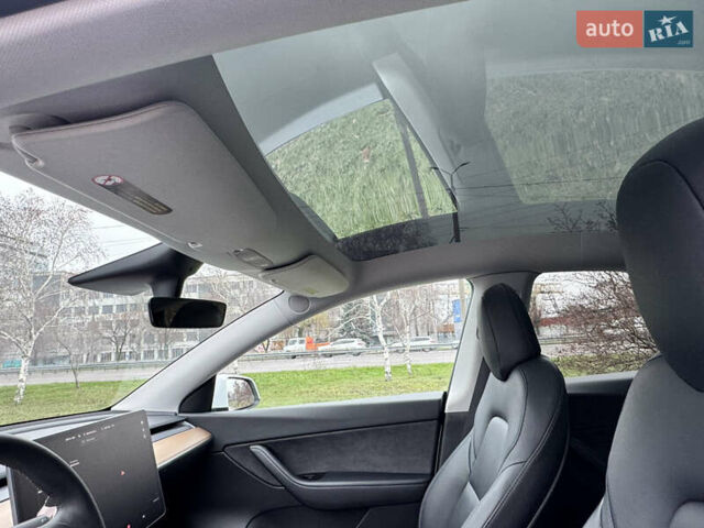 Белый Тесла Model Y, объемом двигателя 0 л и пробегом 77 тыс. км за 25000 $, фото 30 на Automoto.ua