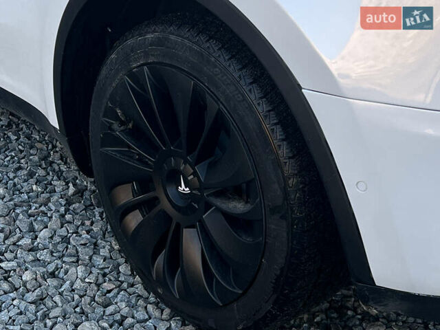 Белый Тесла Model Y, объемом двигателя 0 л и пробегом 55 тыс. км за 23490 $, фото 9 на Automoto.ua