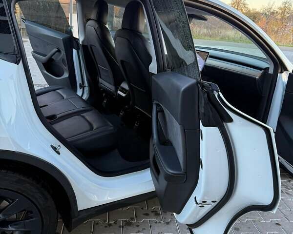 Белый Тесла Model Y, объемом двигателя 0 л и пробегом 132 тыс. км за 20800 $, фото 55 на Automoto.ua