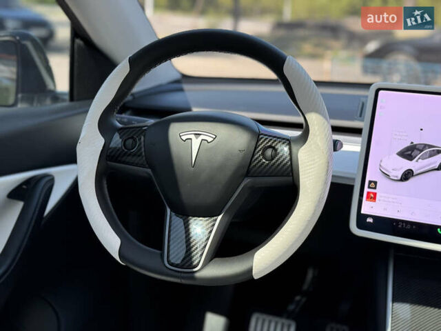 Белый Тесла Model Y, объемом двигателя 0 л и пробегом 84 тыс. км за 28000 $, фото 15 на Automoto.ua