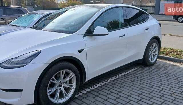 Белый Тесла Model Y, объемом двигателя 0 л и пробегом 69 тыс. км за 23300 $, фото 1 на Automoto.ua