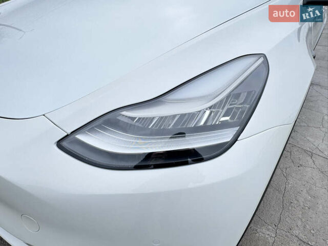 Белый Тесла Model Y, объемом двигателя 0 л и пробегом 77 тыс. км за 25000 $, фото 6 на Automoto.ua