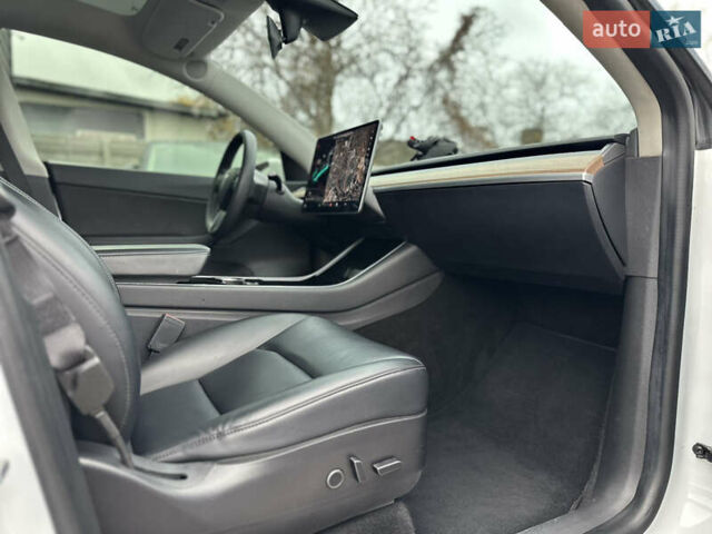 Білий Тесла Model Y, об'ємом двигуна 0 л та пробігом 66 тис. км за 19500 $, фото 23 на Automoto.ua