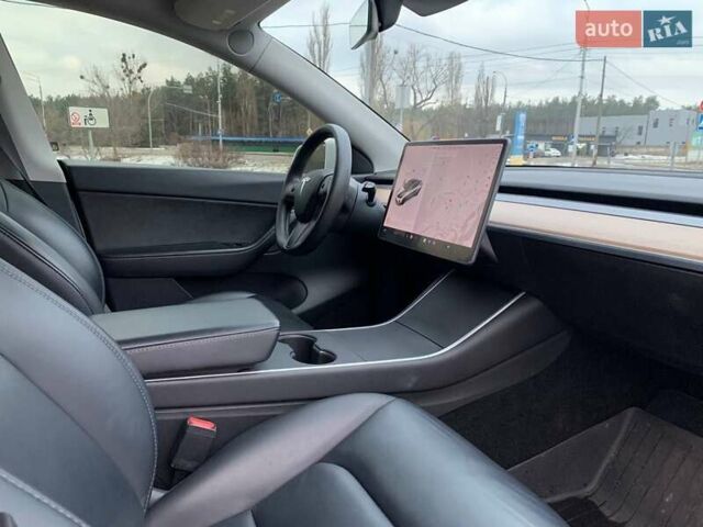 Белый Тесла Model Y, объемом двигателя 0 л и пробегом 90 тыс. км за 22000 $, фото 11 на Automoto.ua