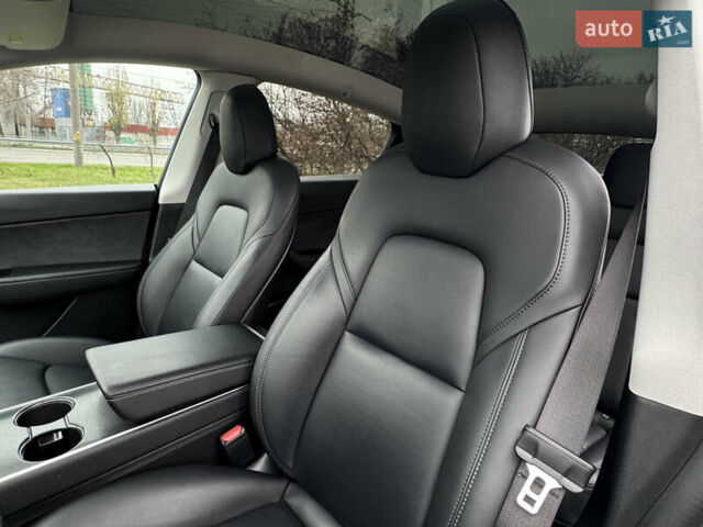 Белый Тесла Model Y, объемом двигателя 0 л и пробегом 77 тыс. км за 25000 $, фото 28 на Automoto.ua