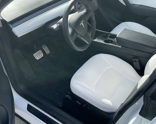 Белый Тесла Model Y, объемом двигателя 0 л и пробегом 65 тыс. км за 32000 $, фото 4 на Automoto.ua