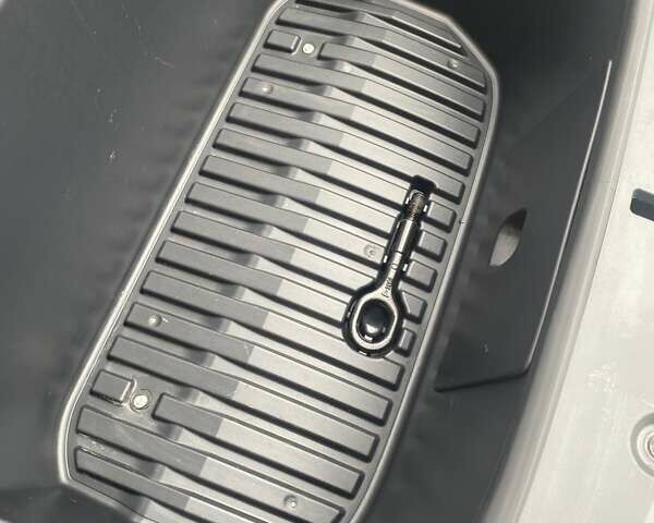 Білий Тесла Model Y, об'ємом двигуна 0 л та пробігом 21 тис. км за 19000 $, фото 35 на Automoto.ua