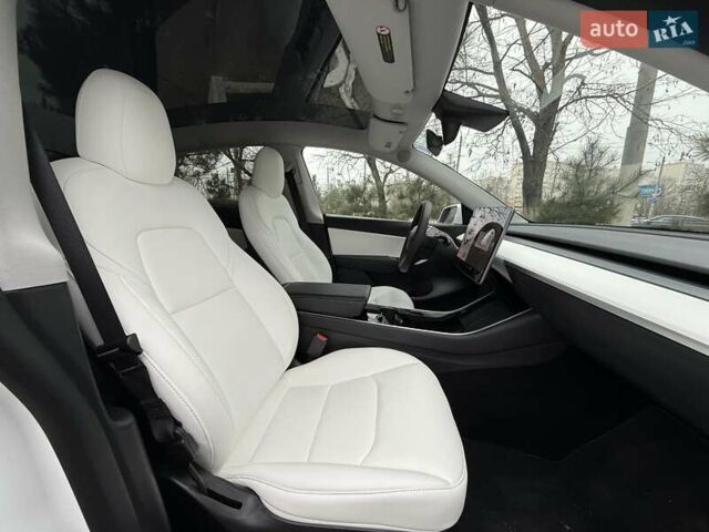 Білий Тесла Model Y, об'ємом двигуна 0 л та пробігом 111 тис. км за 23599 $, фото 11 на Automoto.ua