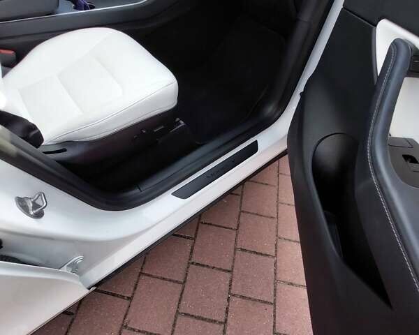 Белый Тесла Model Y, объемом двигателя 0 л и пробегом 113 тыс. км за 24700 $, фото 84 на Automoto.ua