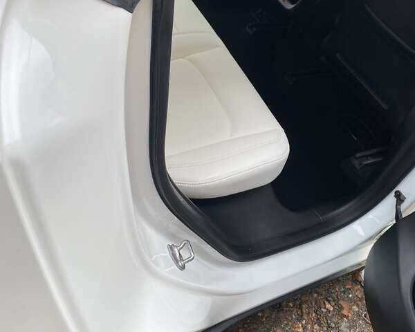 Білий Тесла Model Y, об'ємом двигуна 0 л та пробігом 21 тис. км за 19000 $, фото 39 на Automoto.ua