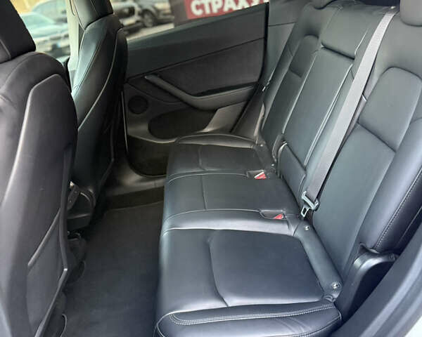 Білий Тесла Model Y, об'ємом двигуна 0 л та пробігом 100 тис. км за 21499 $, фото 15 на Automoto.ua