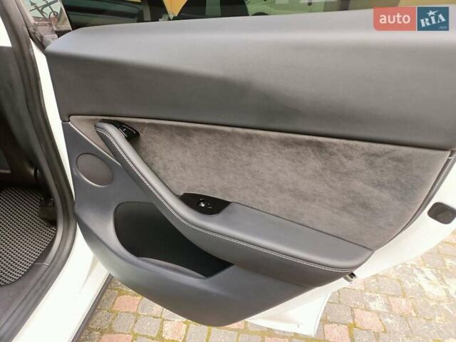 Білий Тесла Model Y, об'ємом двигуна 0 л та пробігом 65 тис. км за 28000 $, фото 11 на Automoto.ua